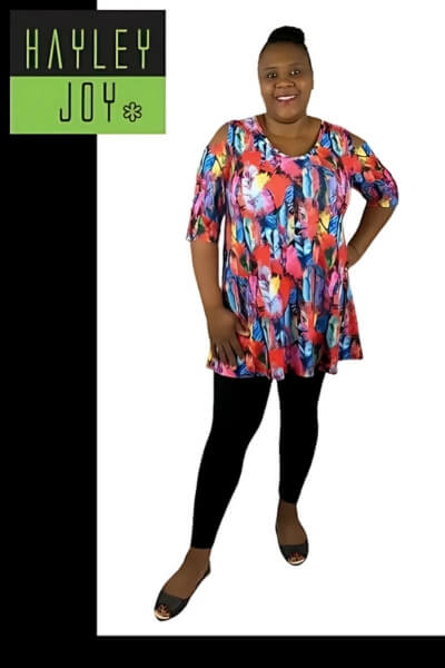 Naome is wearing an XL Miracle shape top in an exclusive Hayley Joy print and XL leggings - LIME GREEN label