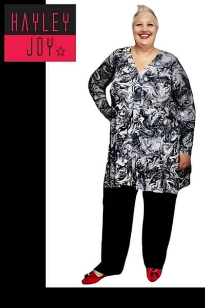 Natalie is wearing a 4XL straight hem stolling top with 6XL black straight leg pants - RED label
