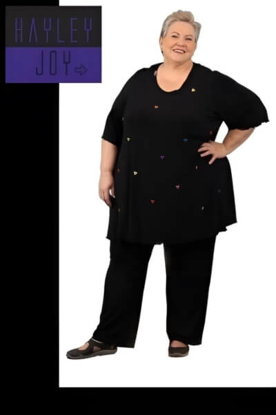Reana is wearing a 7XL Miracle shape top with button detail with 7XL black straight leg pants - PURPLE label